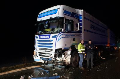 Illingen: Schwerer Verkehrsunfall: Pkw prallt gegen Lkw - mehrere teils schwer Verletzte
